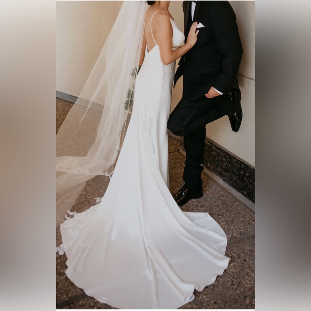 Jenny Yoo Marnie Biased-Cut Satin Wedding Dress. Size 8 - Picture 3 of 16